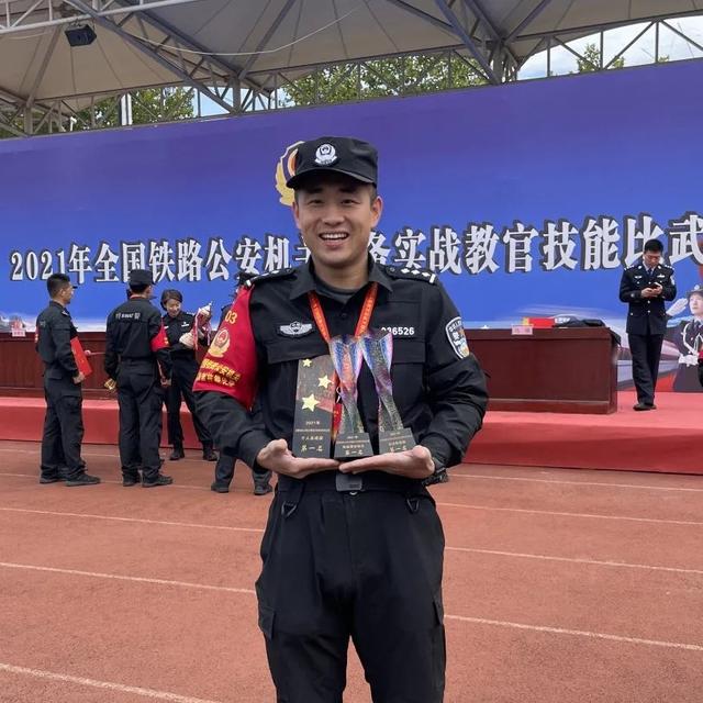 武警警官学院招生要求_成都武警警官医院电话_中国武警警官学院