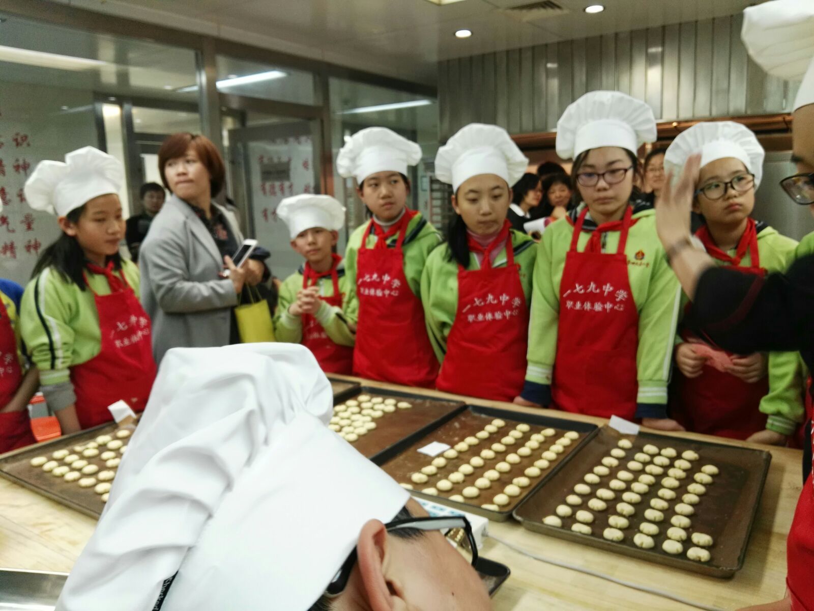 中小学不得在校内设置小卖部、超市_学校内超市归学校哪个部门管_学校超市应当取得什么许可