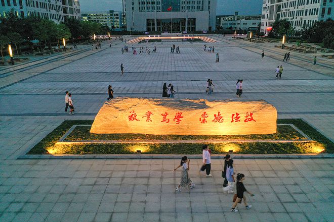 上海石化工业学校门户网站_上海市石化工业学校_上海石化工业学校吧