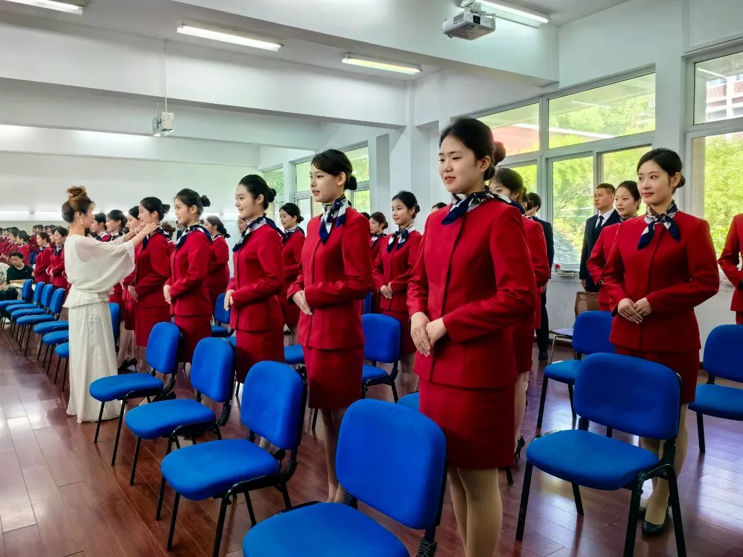 宁波弘鸿工贸有限公司_宁波泓雄出国留学服务中心_宁波宏雄电器